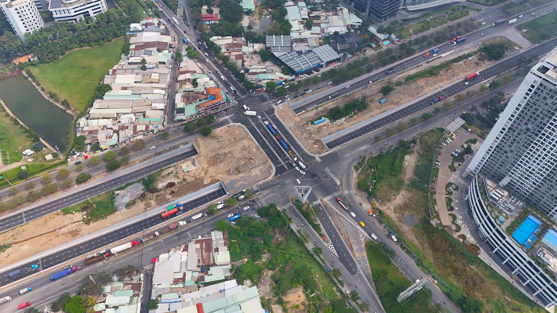 Nút giao trên trục Nguyễn Hữu Thọ nhìn từ trên cao